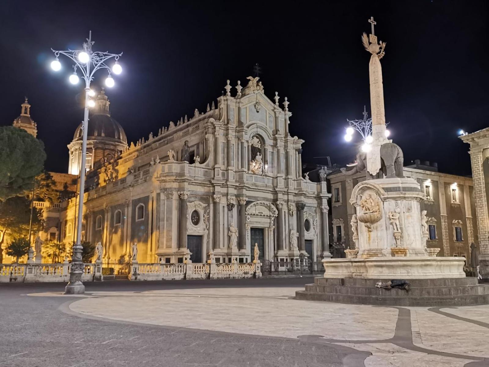 Bed and Breakfast Residenza Del Turista Катания Экстерьер фото