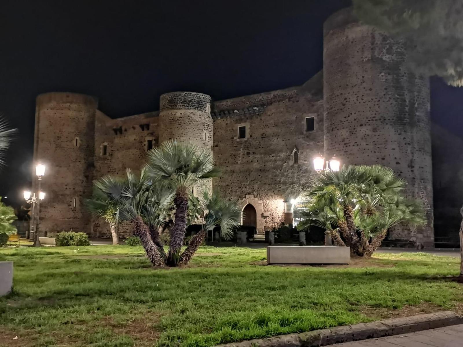 Bed and Breakfast Residenza Del Turista Катания Экстерьер фото