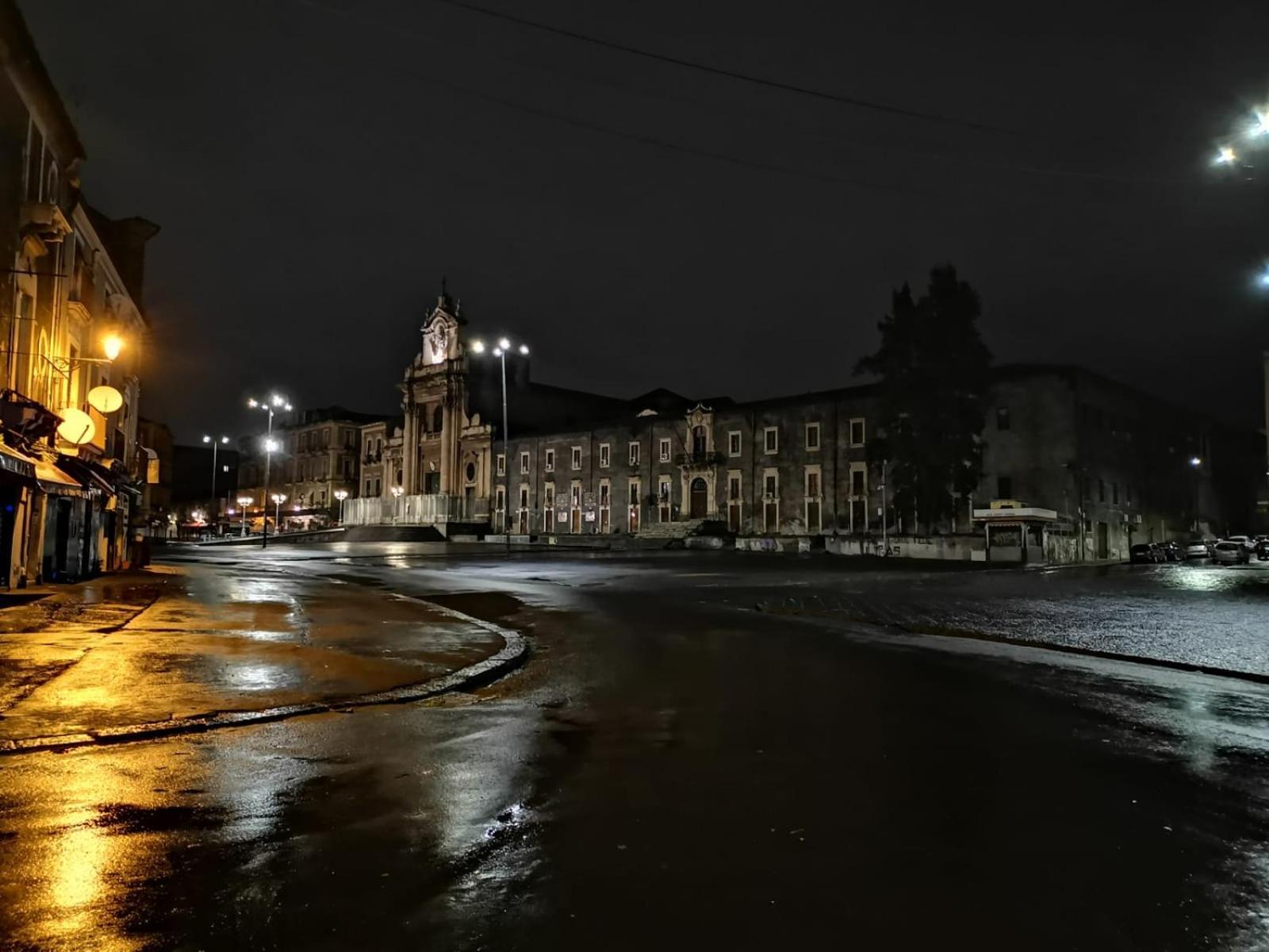 Bed and Breakfast Residenza Del Turista Катания Экстерьер фото