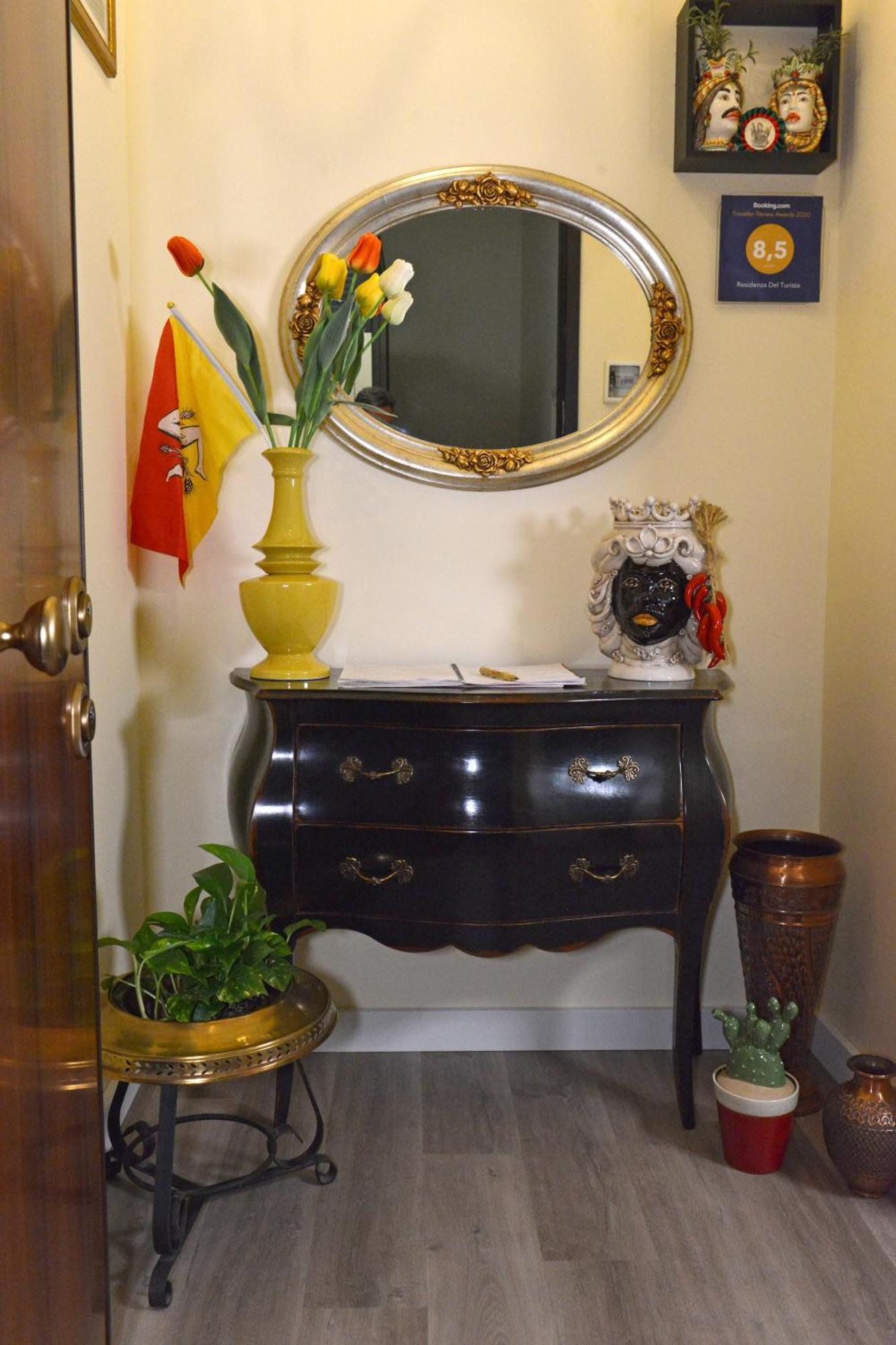 Bed and Breakfast Residenza Del Turista Катания Экстерьер фото